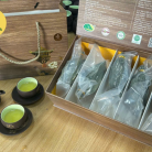 tam-tra-thanh-lien-set-qua-bieu-tra-sen-3